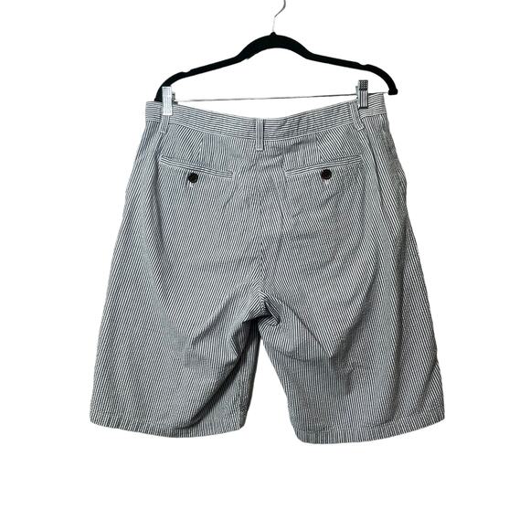 Eddie Bauer Mens Shorts Railroad Stripe Seersucker Texture 33 Cotton - Picture 2 of 5